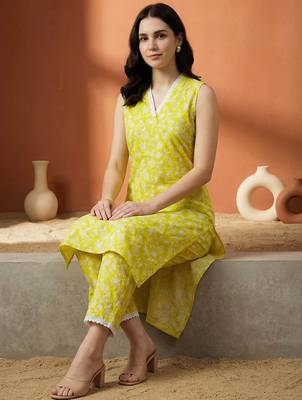 Women Floral Printed Regular Pure Cotton Kurta with Trousers 6