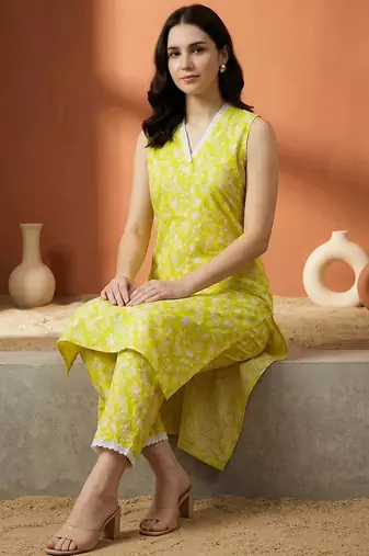 Women Floral Printed Regular Pure Cotton Kurta with Trousers