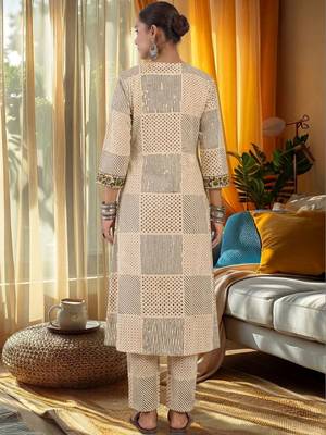 Women Printed Regular Pure Cotton Kurta with Trousers 2