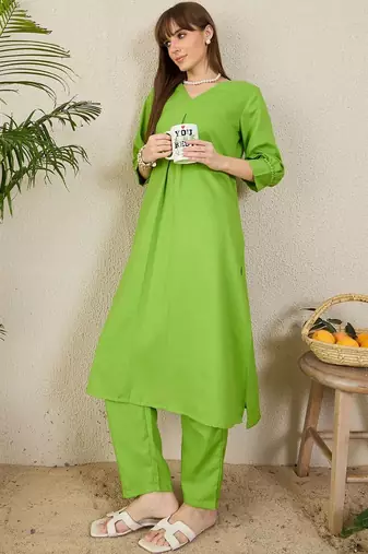 Women Regular Kurta with Trousers