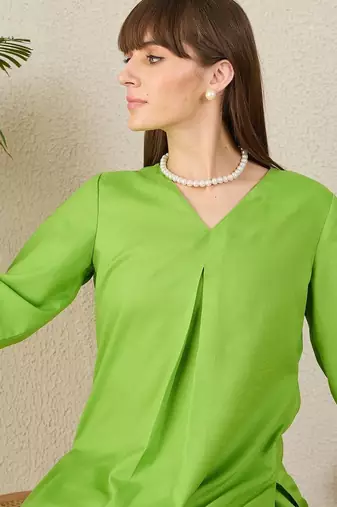 Women Regular Kurta with Trousers