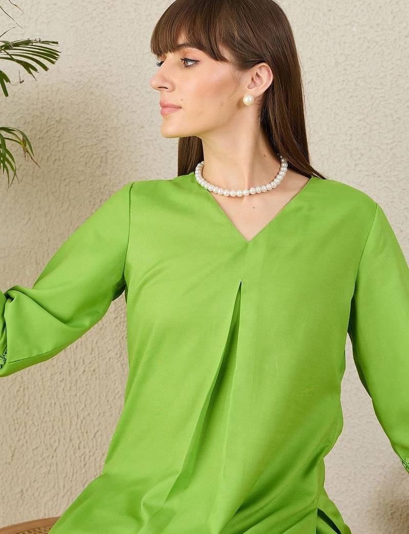 Women Regular Kurta with Trousers