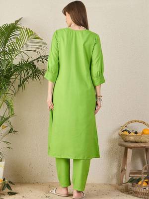 Women Regular Kurta with Trousers 4