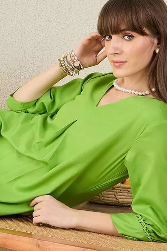 Women Regular Kurta with Trousers