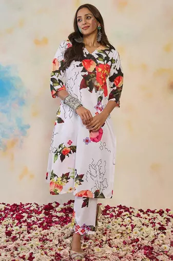 Women Floral Printed Regular Kurta with Trousers