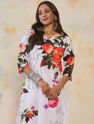 Women Floral Printed Regular Kurta with Trousers 3