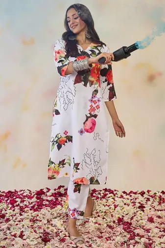 Women Floral Printed Regular Kurta with Trousers