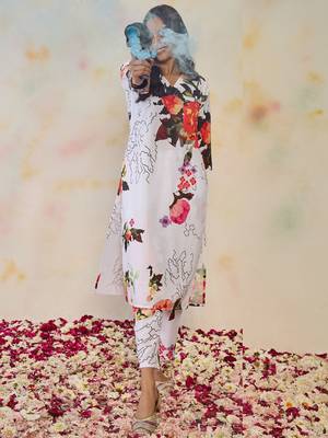 Women Floral Printed Regular Kurta with Trousers 6
