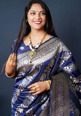 Navy blue woven banarasi silk blend saree with blouse 4