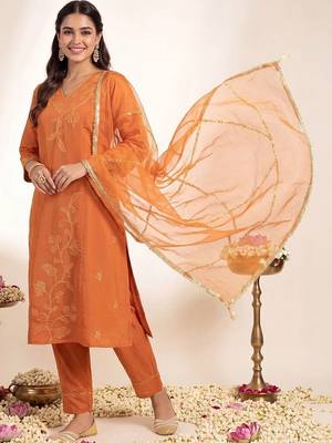 Women Ethnic Motifs Embroidered Regular Thread Work Kurta with Trousers & With Dupatta 5