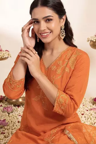 Women Ethnic Motifs Embroidered Regular Thread Work Kurta with Trousers & With Dupatta