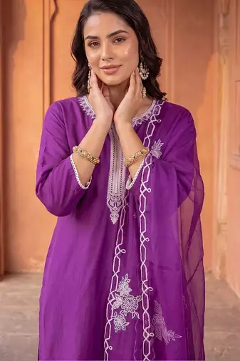 Women Ethnic Motifs Embroidered Regular Thread Work Liva Kurta with Trousers & With Dupatta