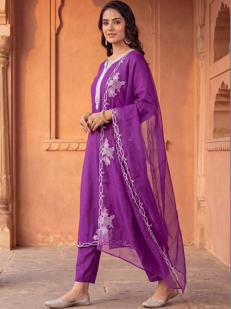 Women Ethnic Motifs Embroidered Regular Thread Work Liva Kurta with Trousers & With Dupatta