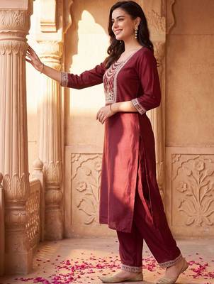 Women Ethnic Motifs Embroidered Regular Thread Work Liva Kurta with Trousers 3