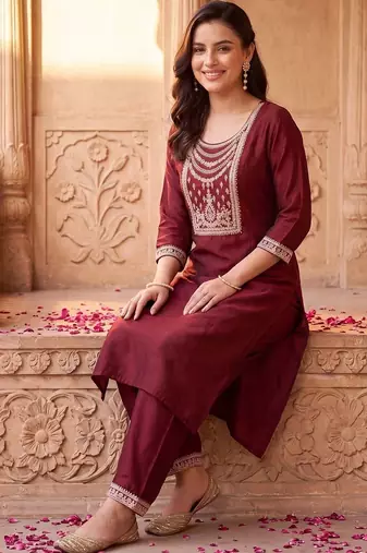 Women Ethnic Motifs Embroidered Regular Thread Work Liva Kurta with Trousers