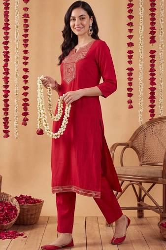Women Ethnic Motifs Embroidered Regular Thread Work Kurta with Trousers