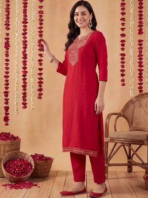 Women Ethnic Motifs Embroidered Regular Thread Work Kurta with Trousers 3