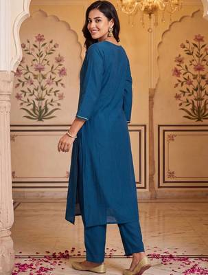Women Ethnic Motifs Embroidered Regular Thread Work Kurta with Palazzos 4