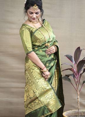 Green banarasi silk blend saree with golden zari work 3