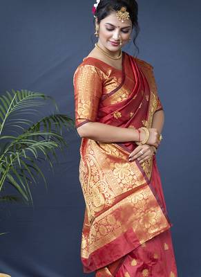Red banarasi silk blend saree with golden zari work 3