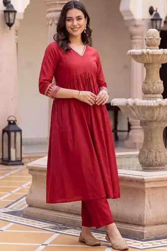 Women Ethnic Motifs Embroidered Empire Thread Work Liva Kurta with Trousers