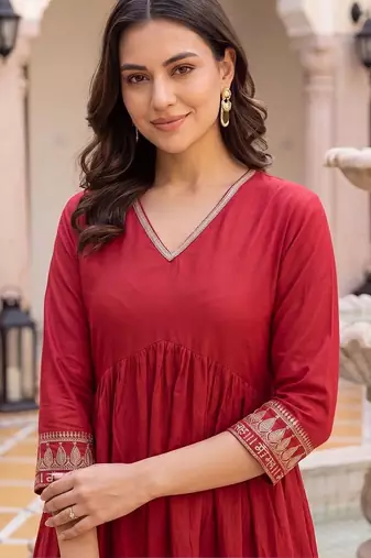 Women Ethnic Motifs Embroidered Empire Thread Work Liva Kurta with Trousers