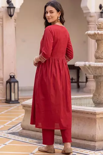 Women Ethnic Motifs Embroidered Empire Thread Work Liva Kurta with Trousers