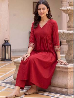 Women Ethnic Motifs Embroidered Empire Thread Work Liva Kurta with Trousers 5