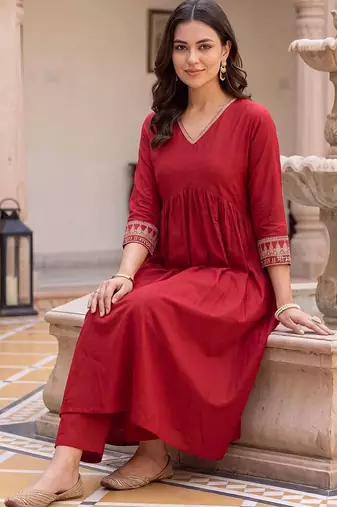 Women Ethnic Motifs Embroidered Empire Thread Work Liva Kurta with Trousers