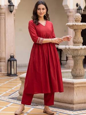 Women Ethnic Motifs Embroidered Empire Thread Work Liva Kurta with Trousers 6