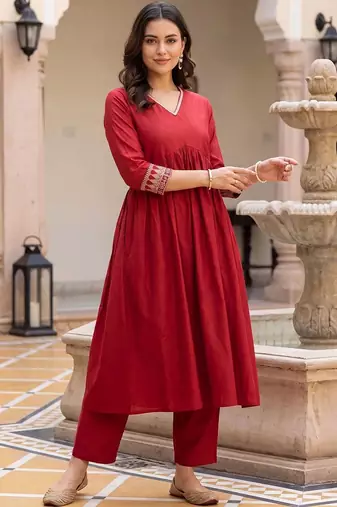 Women Ethnic Motifs Embroidered Empire Thread Work Liva Kurta with Trousers