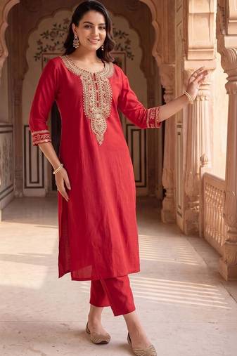 Women Embroidered Regular Thread Work Liva Kurta with Trousers