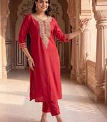 Women Embroidered Regular Thread Work Liva Kurta with Trousers