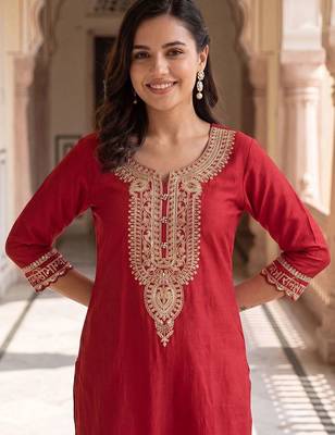 Women Embroidered Regular Thread Work Liva Kurta with Trousers 2