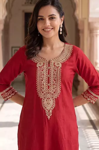 Women Embroidered Regular Thread Work Liva Kurta with Trousers