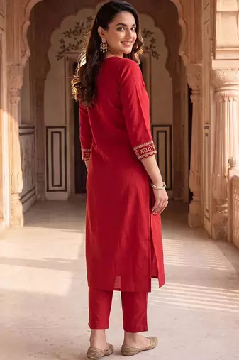 Women Embroidered Regular Thread Work Liva Kurta with Trousers