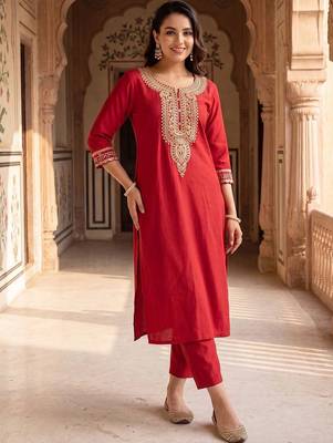 Women Embroidered Regular Thread Work Liva Kurta with Trousers 6