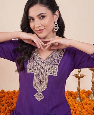 Women Ethnic Motifs Embroidered Regular Kurta with Trousers 2