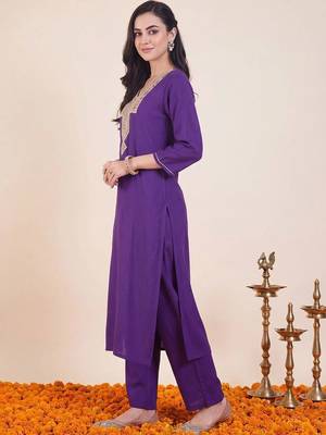 Women Ethnic Motifs Embroidered Regular Kurta with Trousers 3