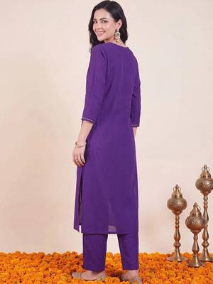 Women Ethnic Motifs Embroidered Regular Kurta with Trousers 4