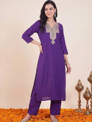 Women Ethnic Motifs Embroidered Regular Kurta with Trousers 6
