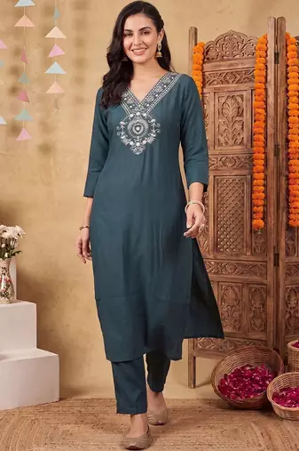 Women Ethnic Motifs Embroidered Regular Thread Work Kurta with Trousers