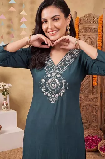 Women Ethnic Motifs Embroidered Regular Thread Work Kurta with Trousers