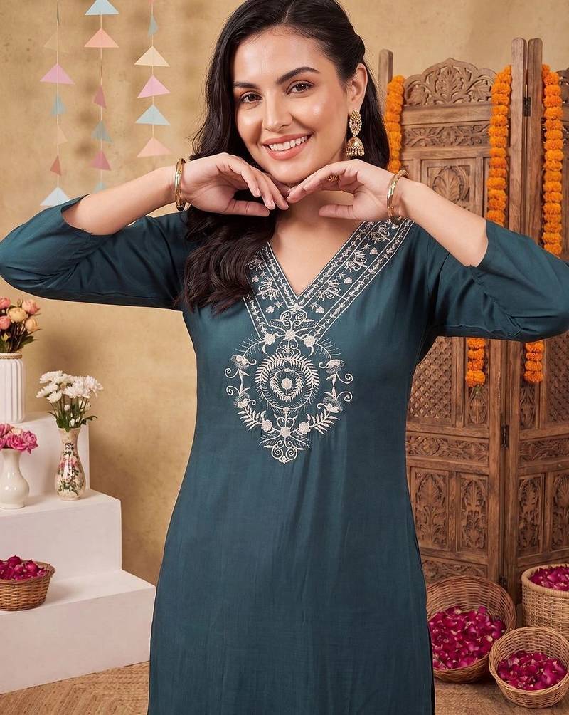 Women Ethnic Motifs Embroidered Regular Thread Work Kurta with Trousers