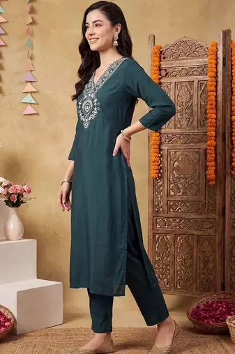 Women Ethnic Motifs Embroidered Regular Thread Work Kurta with Trousers