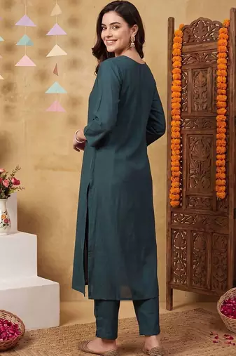 Women Ethnic Motifs Embroidered Regular Thread Work Kurta with Trousers
