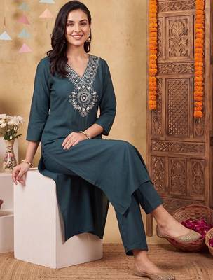 Women Ethnic Motifs Embroidered Regular Thread Work Kurta with Trousers 5