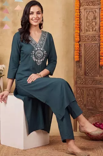 Women Ethnic Motifs Embroidered Regular Thread Work Kurta with Trousers