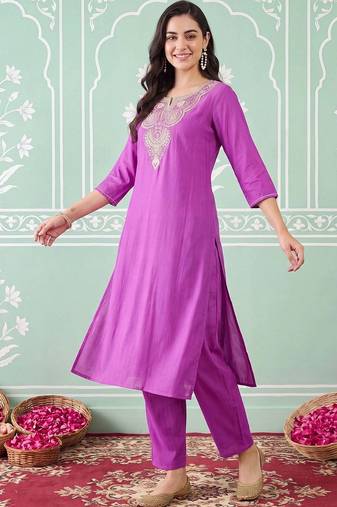 Women Ethnic Motifs Embroidered Regular Thread Work Kurta with Trousers
