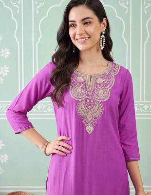 Women Ethnic Motifs Embroidered Regular Thread Work Kurta with Trousers 2